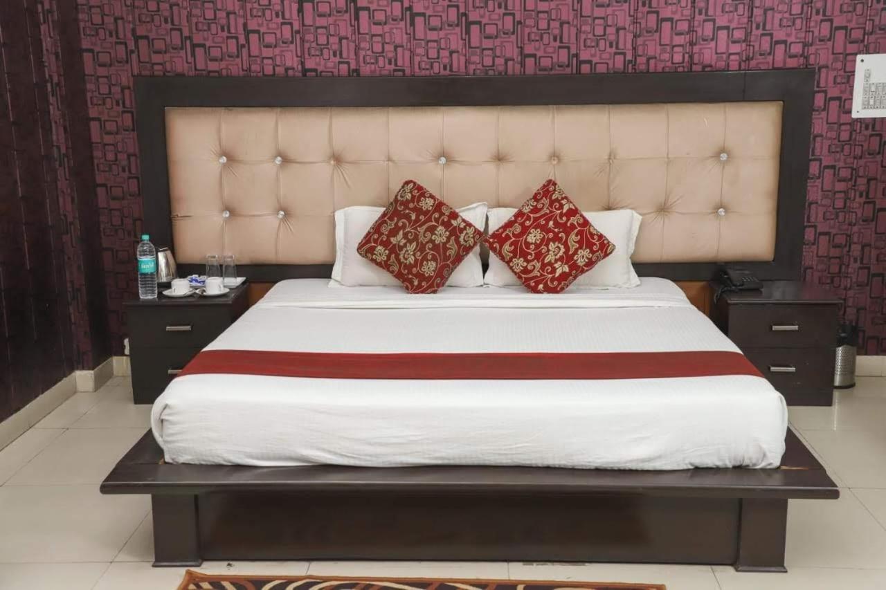 Hotel Aarkay Palace Badarpur Exterior photo
